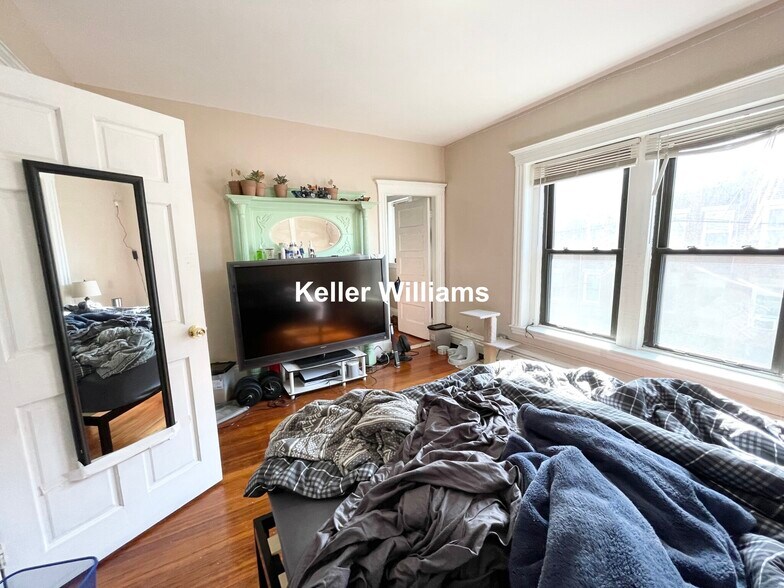 Building Photo - 60 Empire St