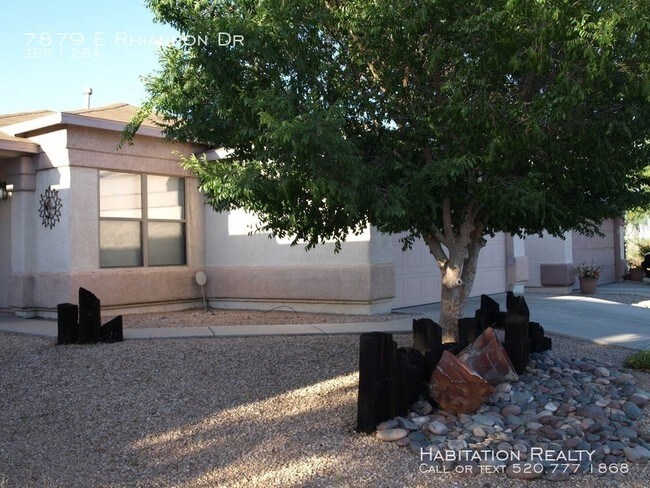 Building Photo - 3 Bedroom Home in Pantano Heights w/ Pool