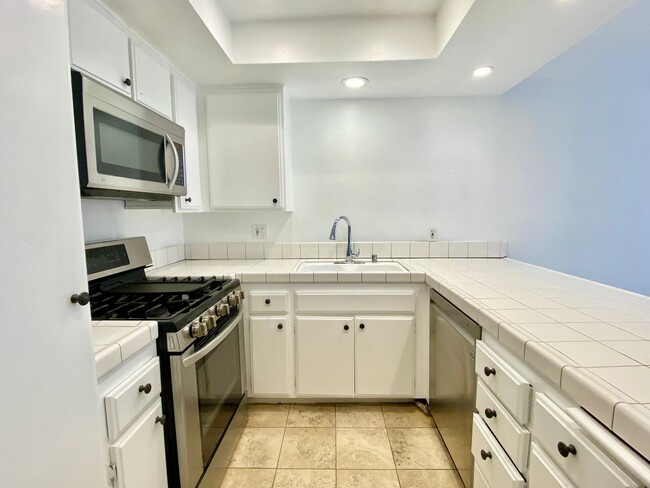 Building Photo - Charming 3-bedroom 2.5-bathroom Agoura Hil...