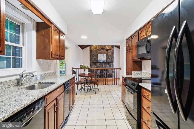 Building Photo - 10940 Brewer House Rd