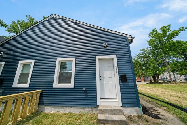 Building Photo - 704 Wayne St