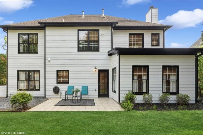 Building Photo - 230 Bluff Oak Dr