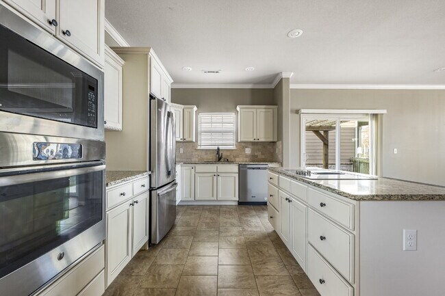 Building Photo - 537 N Keats Dr