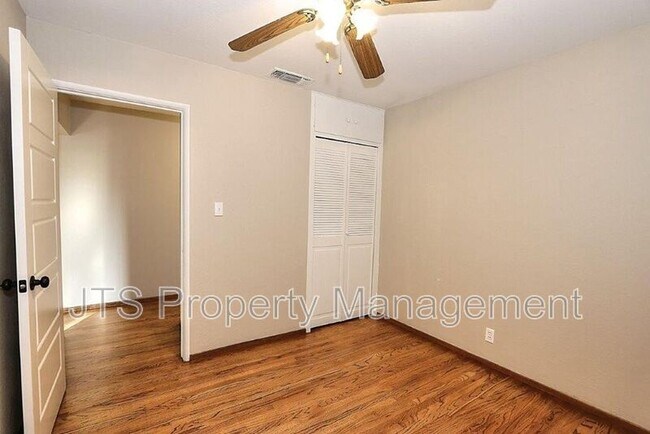 Building Photo - 10624 Chardonay Dr
