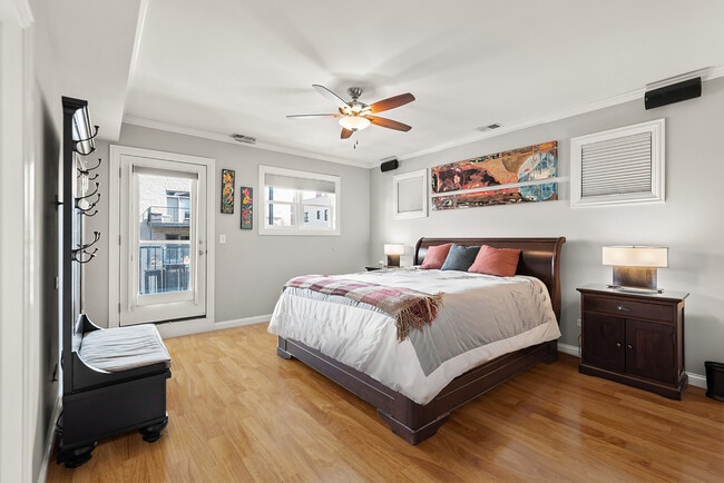 Building Photo - 3635 N Wilton Ave