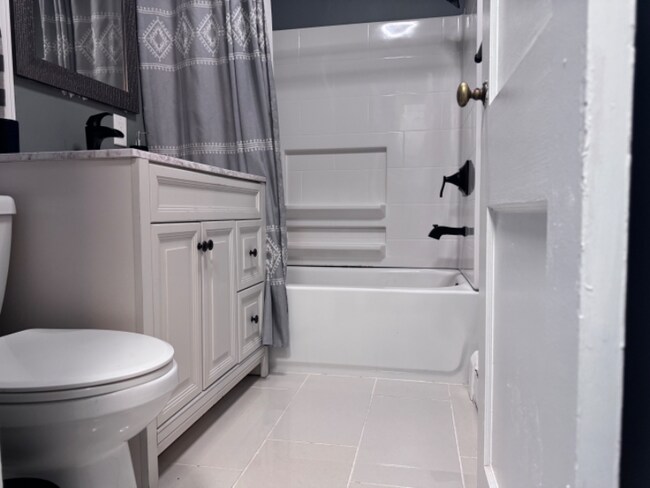 Building Photo - 1480 Brentwood Terrace