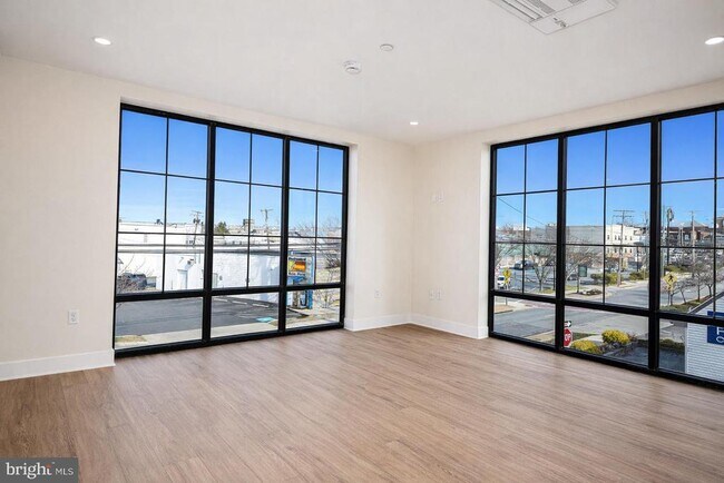 Building Photo - 128 N Bond St