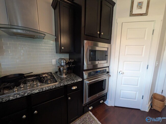 Building Photo - 7601 NW Ashor Dr