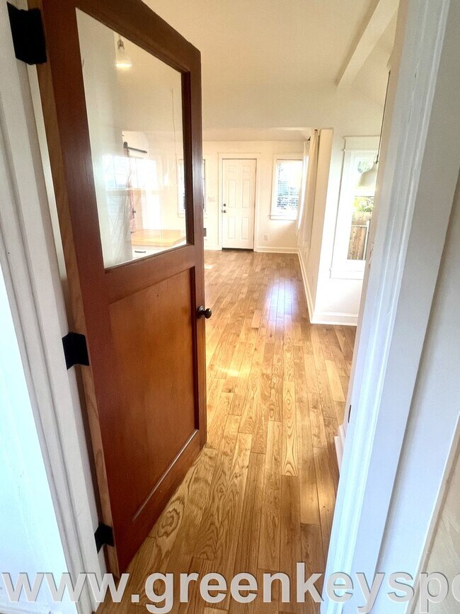 Building Photo - Sleek and modern 1-bedroom house in Arbor Lodge with spacious garage or workshop!