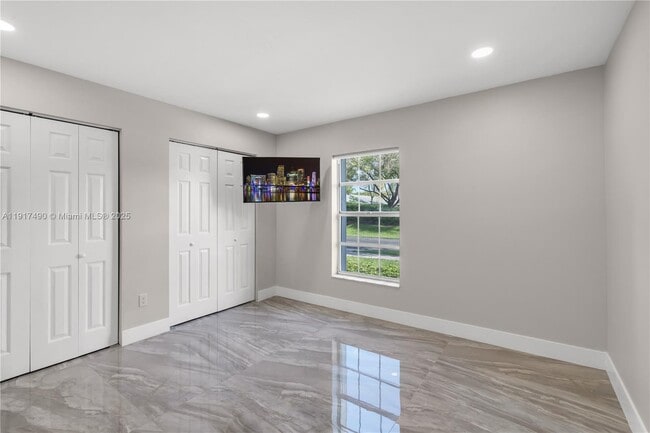 Building Photo - 2730 SE 7th Pl