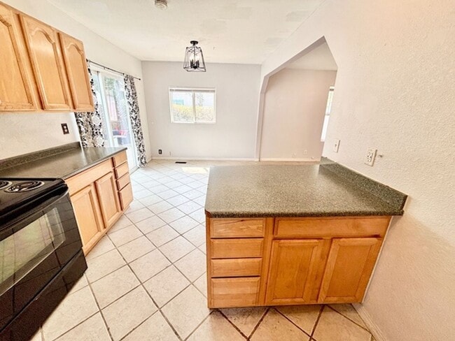 Building Photo - FREE RENT UNTIL OCTOBER 15TH