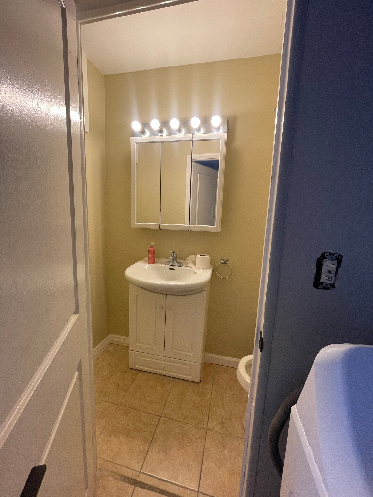 Building Photo - 3033 Chatham St