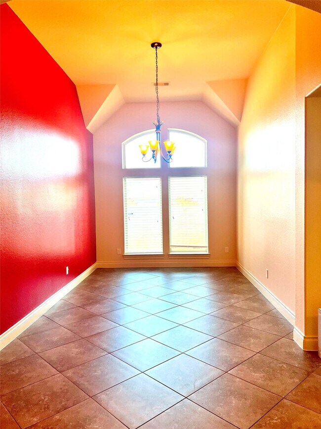 Building Photo - 2801 Field Hollow Dr