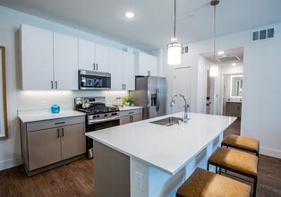 Building Photo - North Ridge