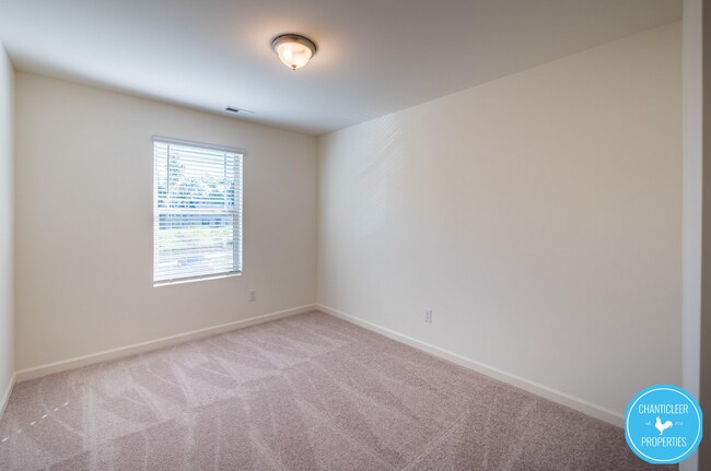 Building Photo - 8 Rochambeau Ct