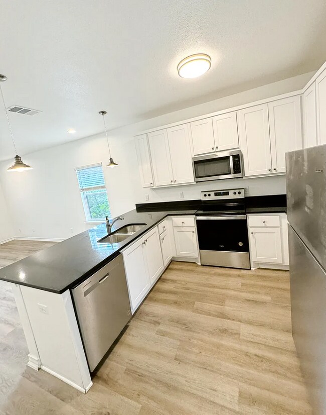 Building Photo - 707 Runnels Ave