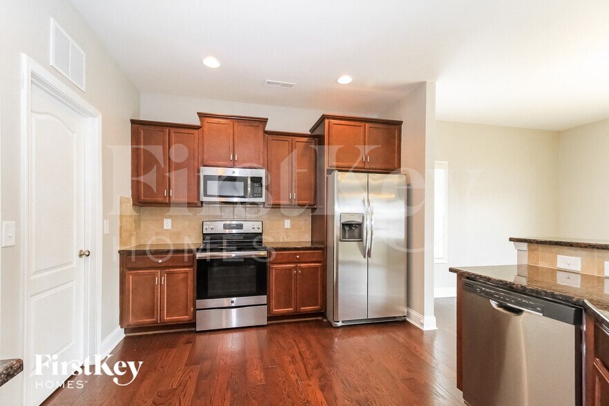 Building Photo - 746 Breeders Cup Dr