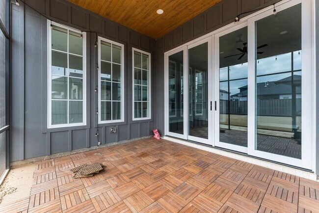 Building Photo - 3505 SW Radiance Ave