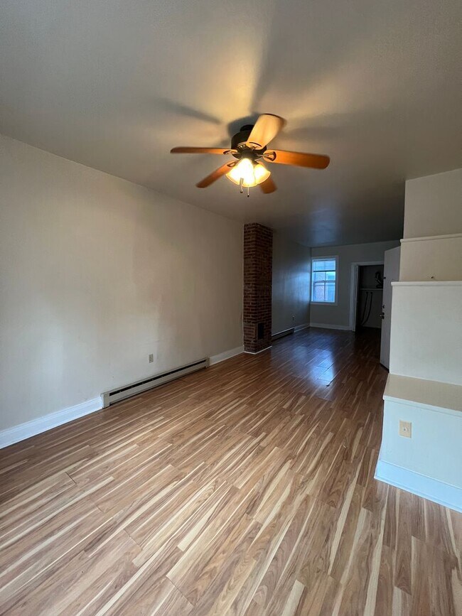 Building Photo - 617 N 2nd St