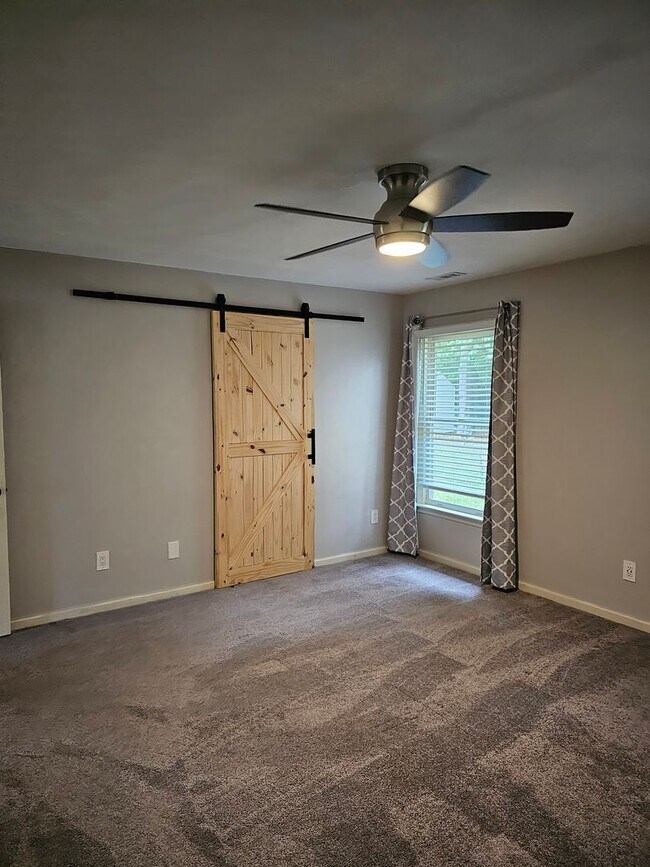 Building Photo - 803 Haskins Dr