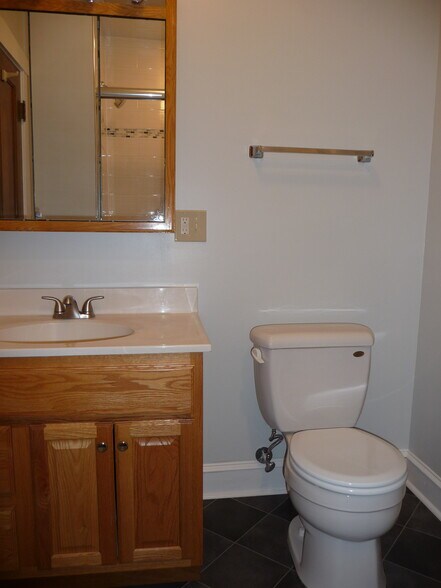 Bathroom - 2318 W Diversey Ave