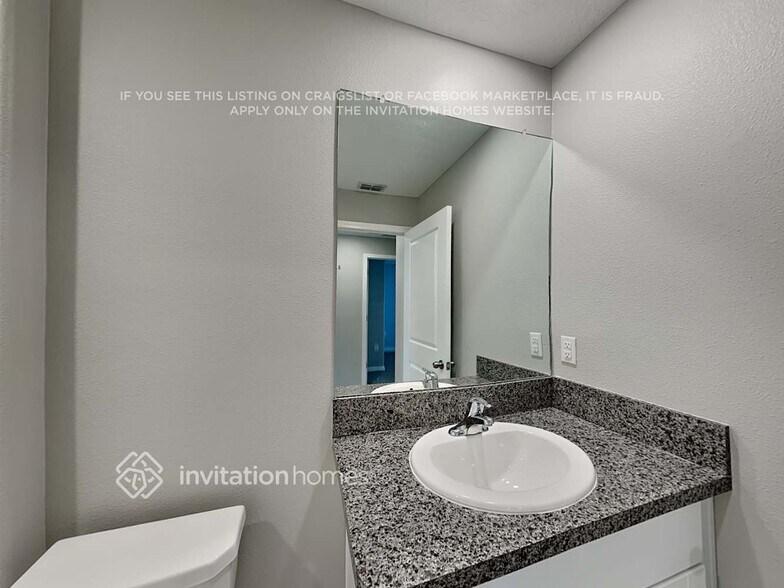 Building Photo - 15527 Miller Creek Dr