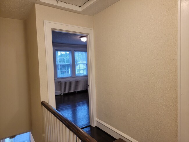 Building Photo - 67 Greenbriar Ave
