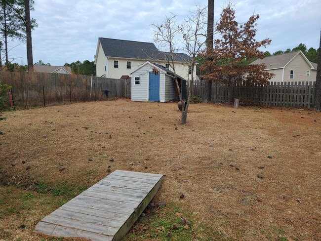 Building Photo - 4 Bed, 2.5 Bath located in The Village in Folkstone Community - Holly Ridge