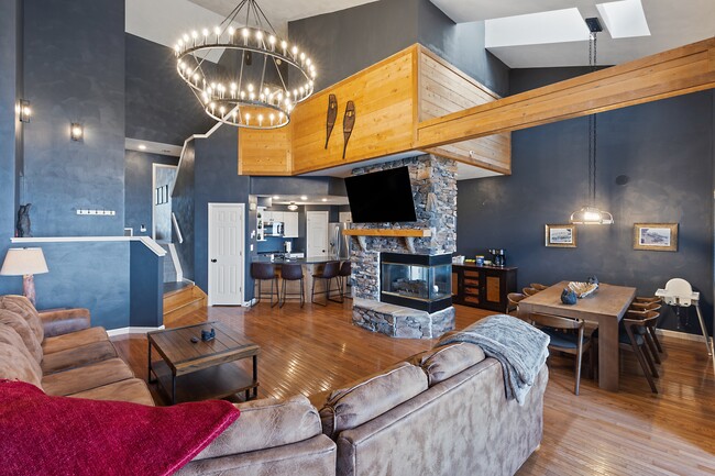 Building Photo - 8120 Stonegate Dr