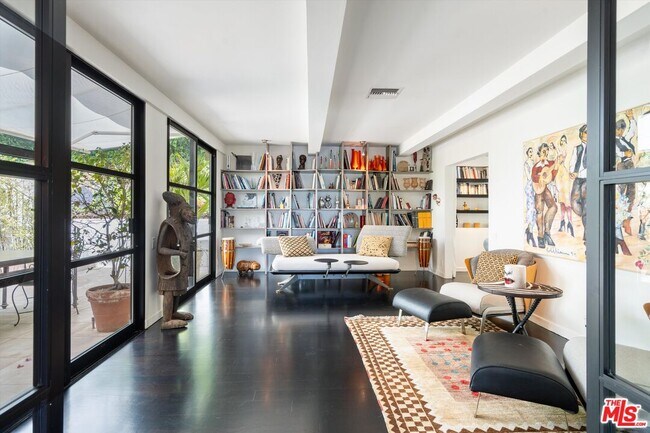 Building Photo - 2328 San Ysidro Dr