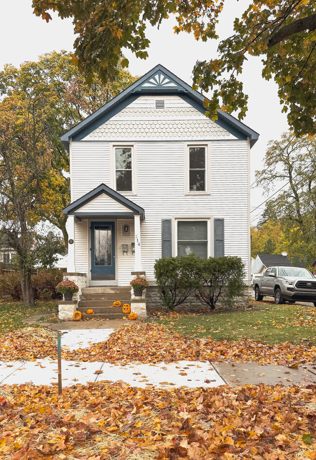 Street view of house. - 214 Wadsworth St