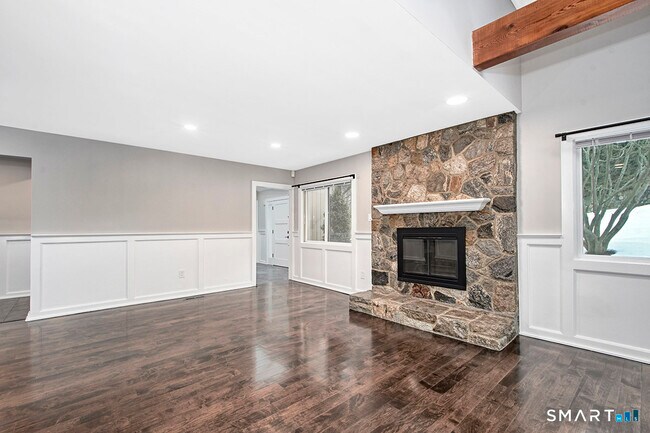 Building Photo - 17 Ferry Ln