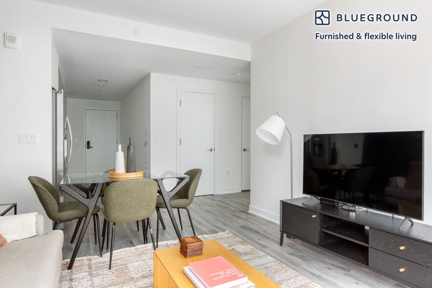 Building Photo - 949 1st St SE