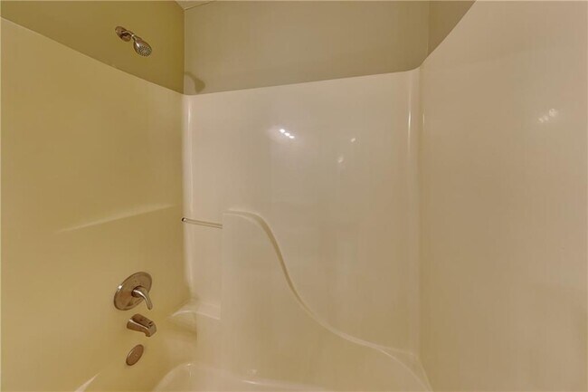 Building Photo - 211 Mill Pointe Dr