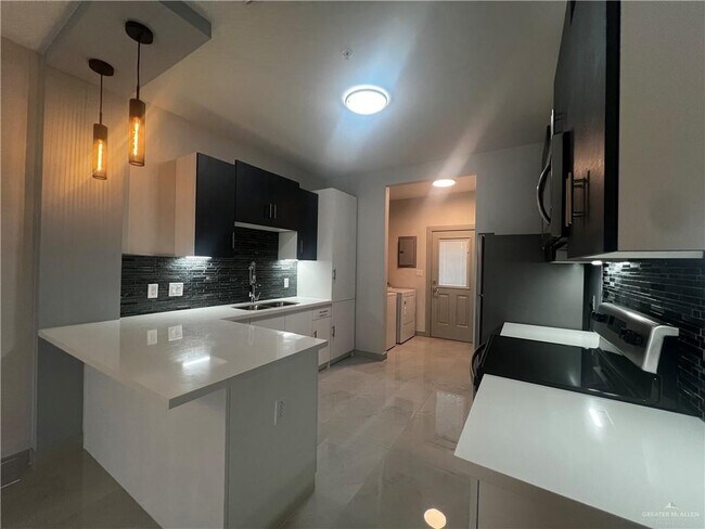 Building Photo - 18 Jackson N Rd