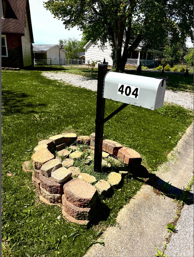 Building Photo - 404 Carter Rd