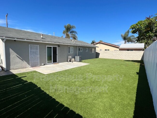 Building Photo - 5741 Calle Sal Si Puedes