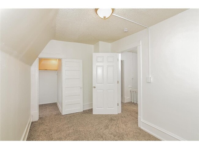 Building Photo - 250 N Irving Ave