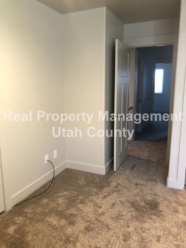 Building Photo - 189 610 S