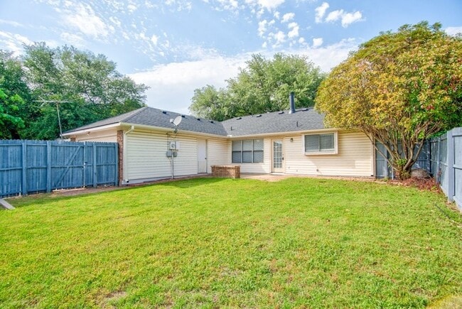 Building Photo - 1410 Flameleaf Dr
