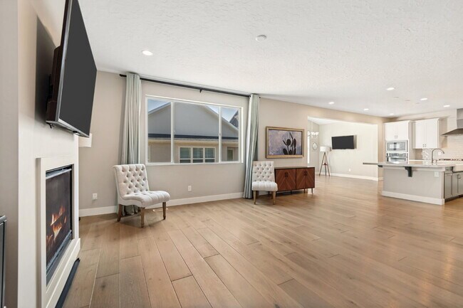 Building Photo - Upscale Home Available in Herriman