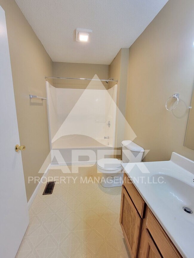 Building Photo - MOVE-IN SPECIAL, $1 RENT!! - 3 Bd | 2 Ba G...