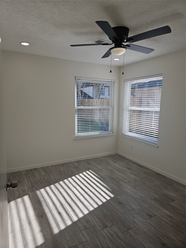 Building Photo - 4426 Waterfall Way