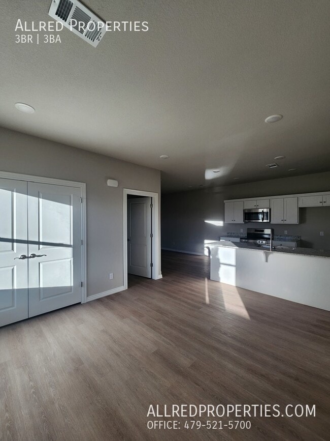 Building Photo - 1608 Casuarina Dr