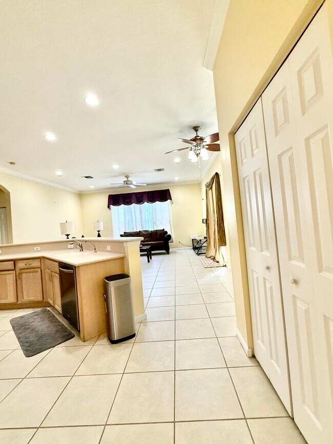 Building Photo - 408 North Key Lime Square SW