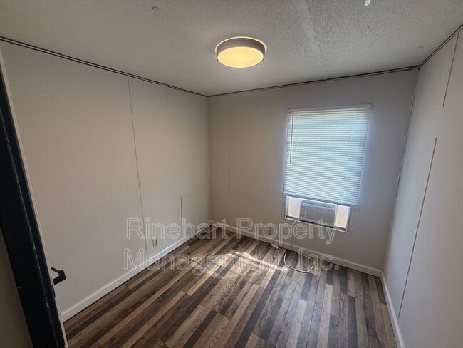 Building Photo - 1028 Ruby St
