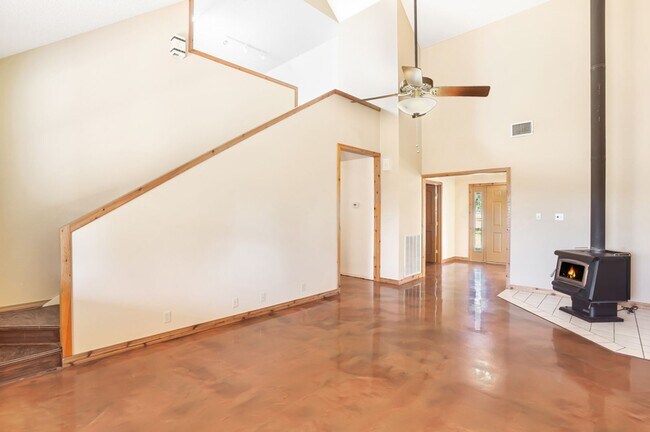 Building Photo - Hill Country Retreat