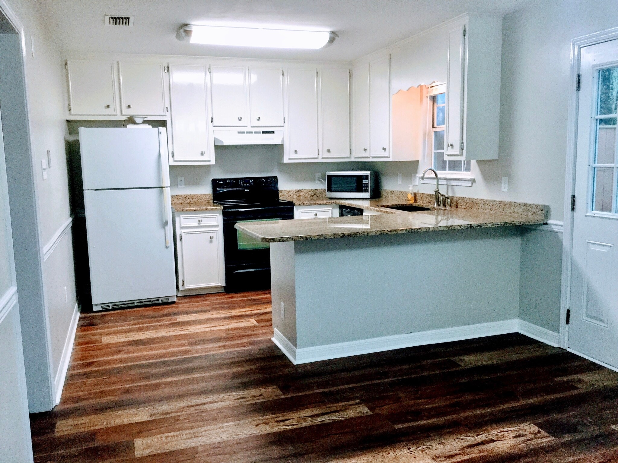Kitchen - 270 Hillcrest Rd