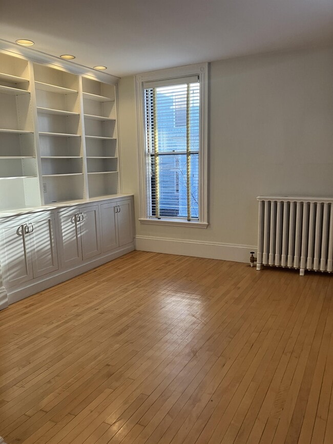 Building Photo - 322 Spring St