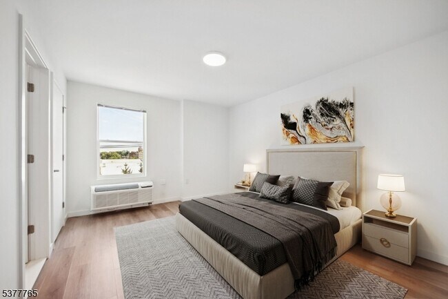 Building Photo - 369 18th Ave